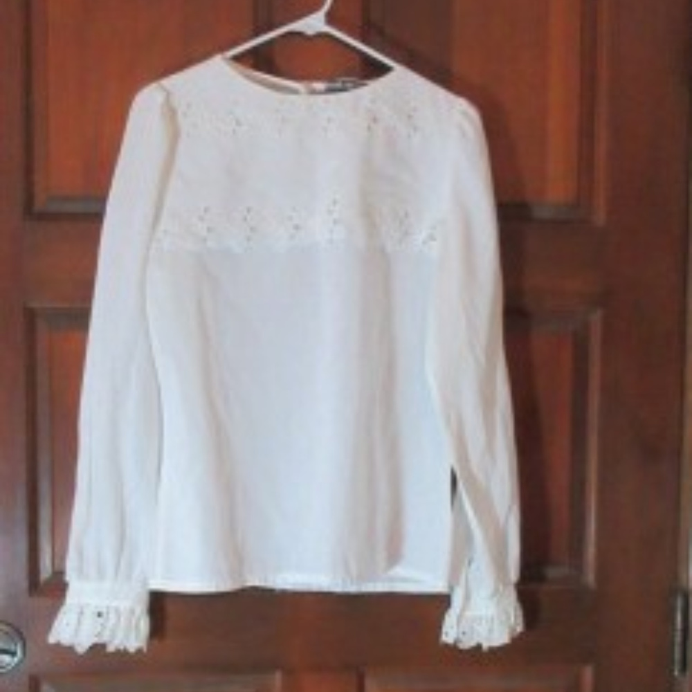 WHITE FLORAL BLOUSE by LADY ARROW Medium